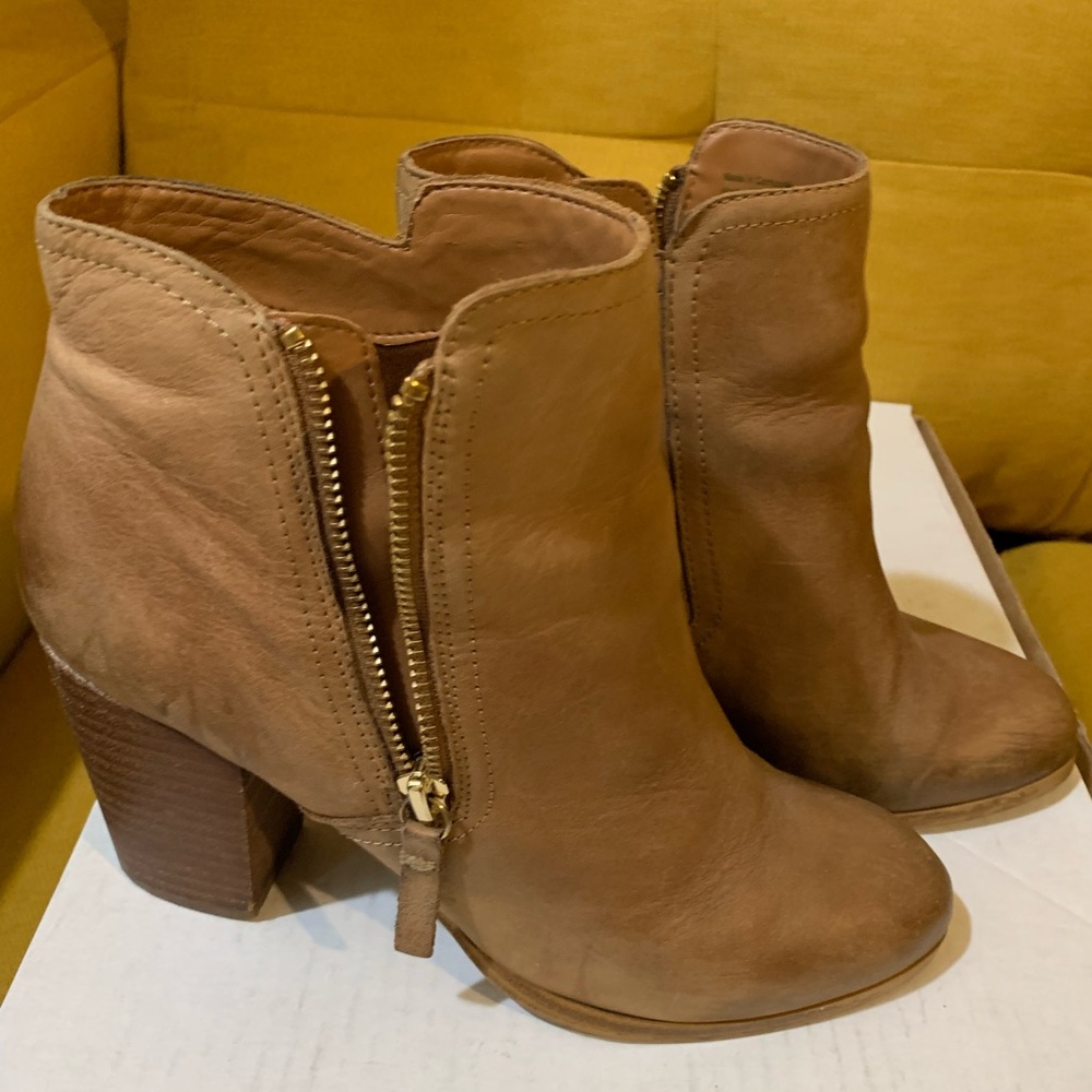 Aldo Emely High Heeled Ankle Suede Boots in Tan Size 8.5